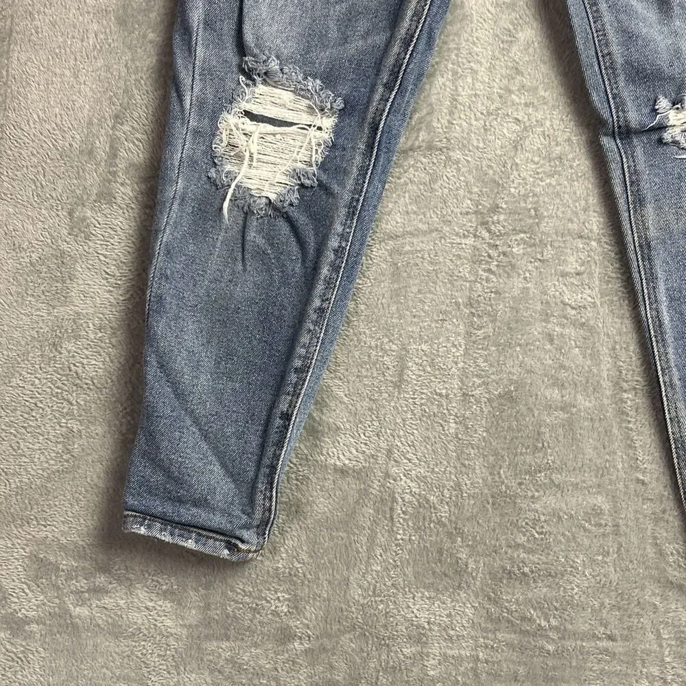 Tinseltown Womens Jeans Sz. 1 Distressed Straight Leg Medium Wash - Picture 4 of 16